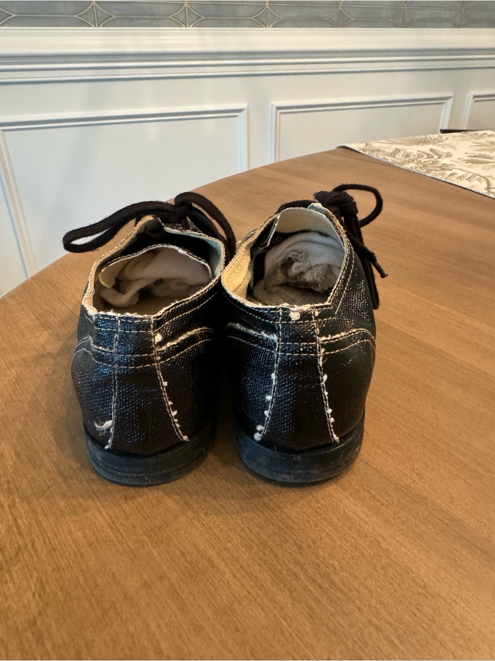 CHANEL Black and White Canvas Low-Top Sneakers - Picture 3 of 6